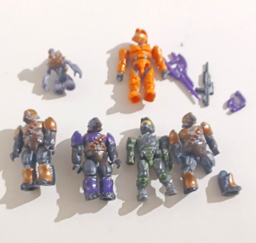 Alien mini action figures - 6x,
